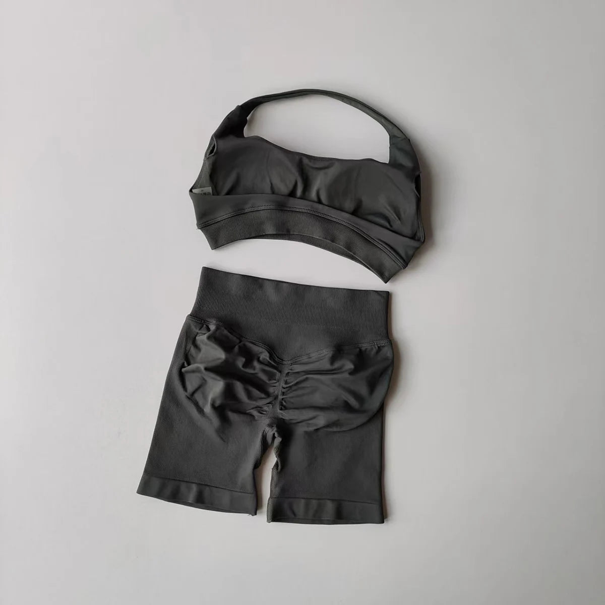 Seamless 2-Piece Yoga Set – Crop Tank & High-Waist Shorts